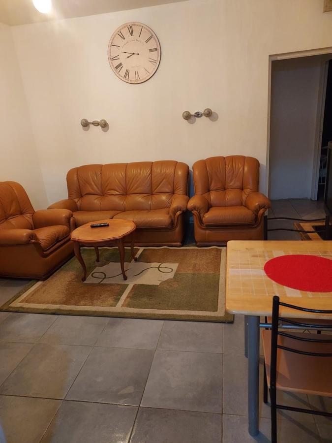 Appartement Meuble Avec Deux Chambres Moulins  Exterior photo