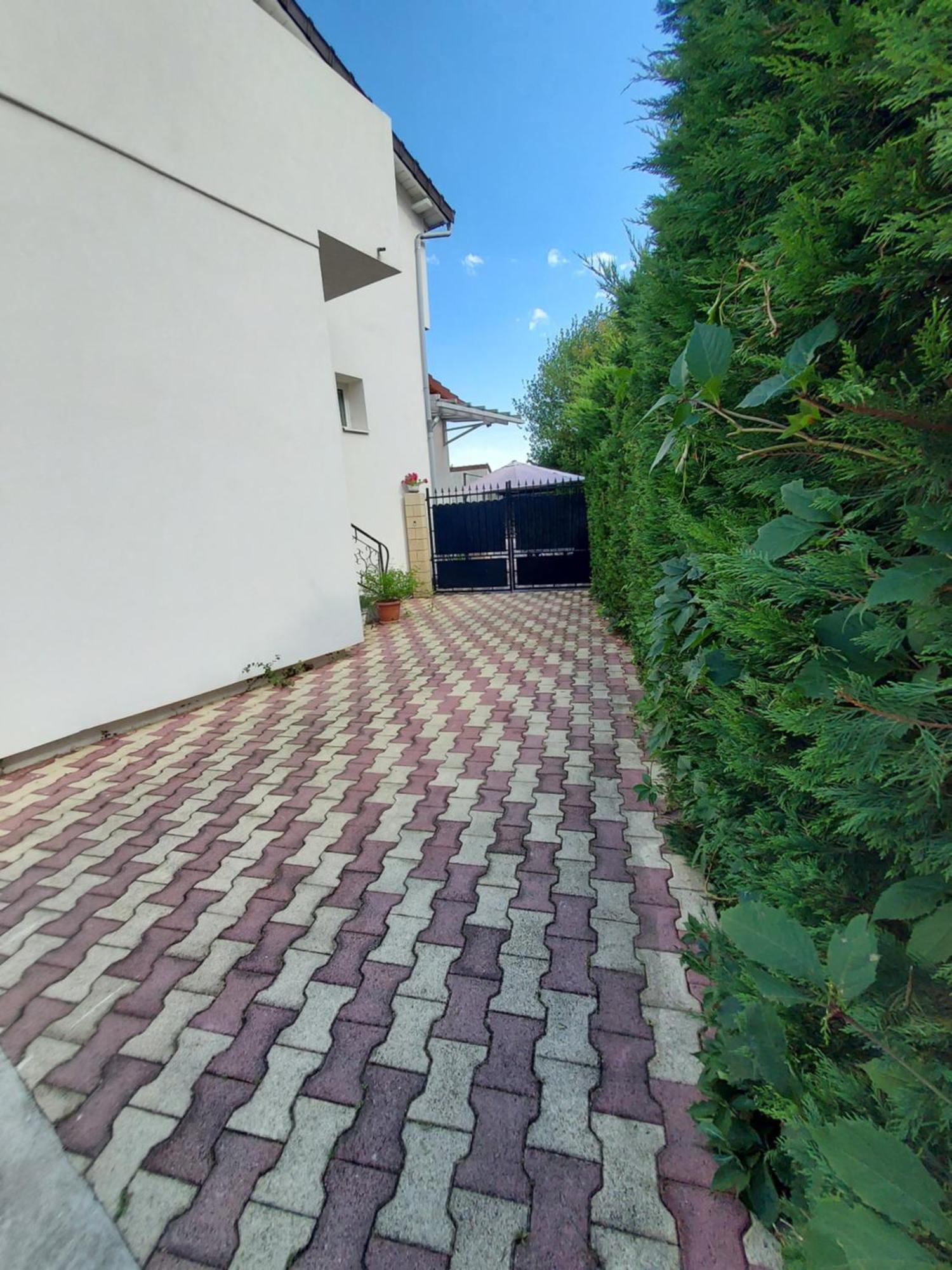 Appartement Meuble Avec Deux Chambres Moulins  Exterior photo